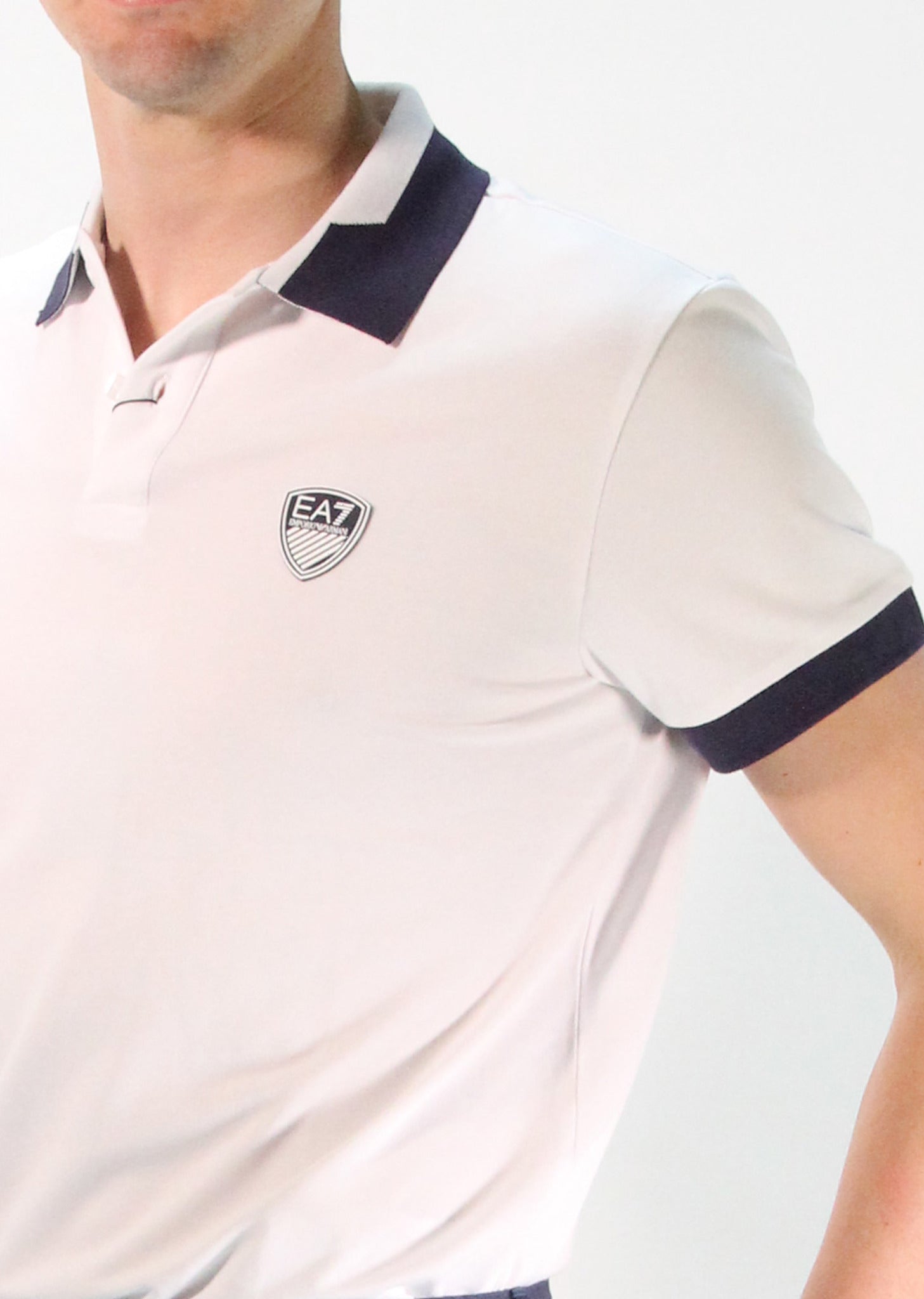 3KPF07_PJ04Z_1100_Ea7_emporio_armani_01523_bianco_2.jpg?v=1779436698