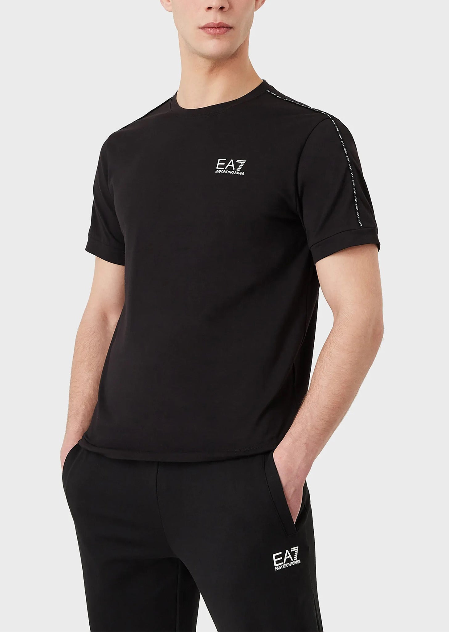 3LPT31_PJFUZ_1200_ea7_emporio_armani_02434_nero_2.jpg?v=1779474515