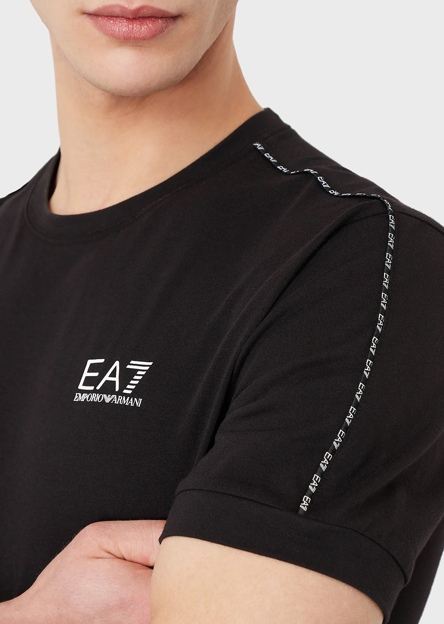 3LPT31_PJFUZ_1200_ea7_emporio_armani_02434_nero_3.jpg?v=1779474519