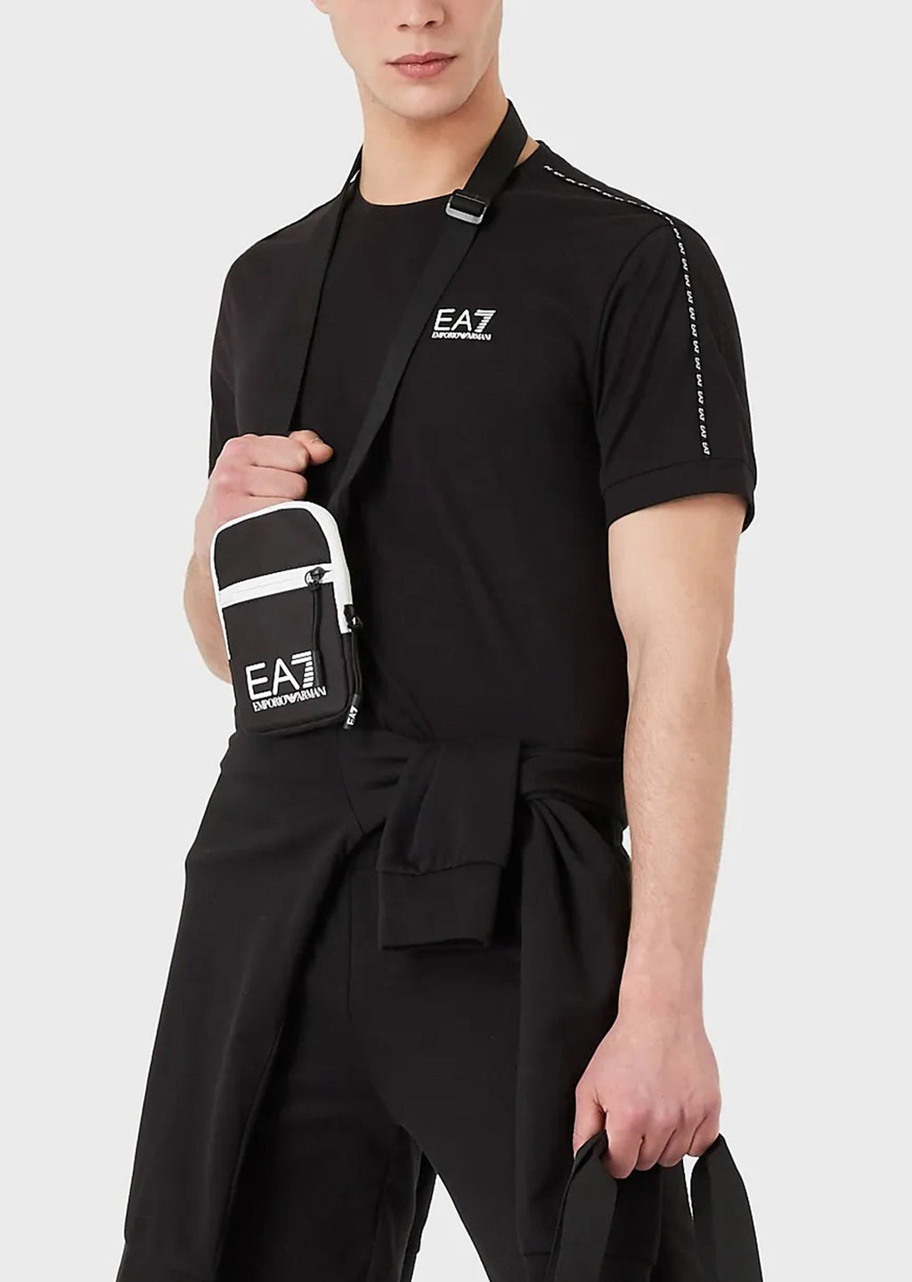3LPT31_PJFUZ_1200_ea7_emporio_armani_02434_nero_5.jpg?v=1779474514