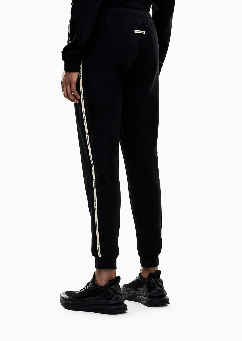 7M001482_AF12660_ea7_emporio_armani_05872_nero_5.jpg?v=1775927688