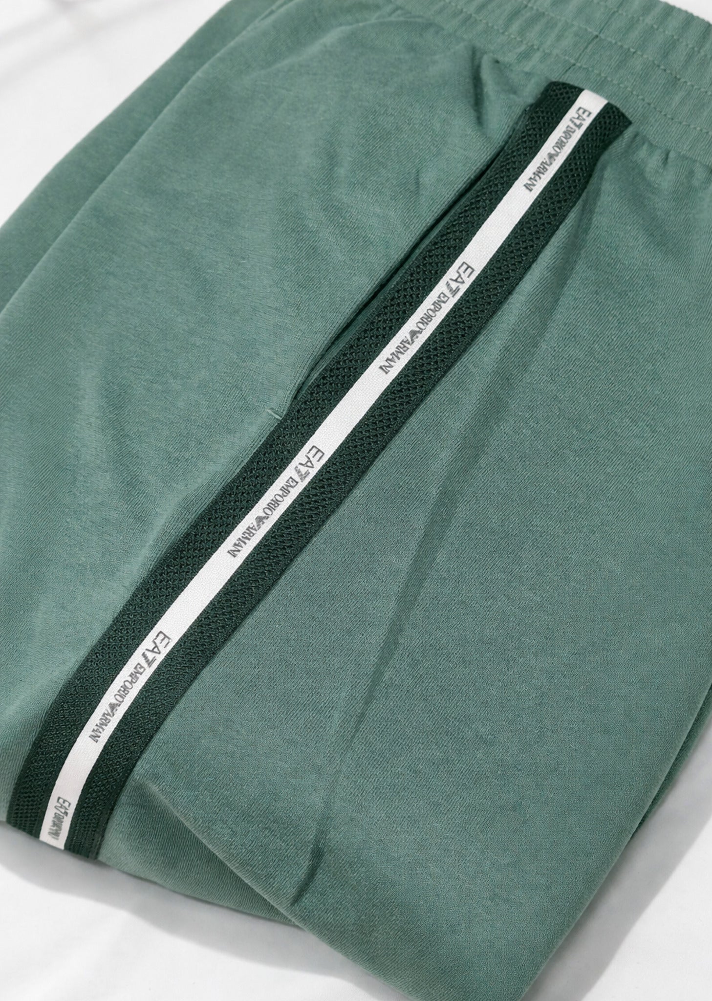 7M001482_AF12660_ea7_emporio_armani_05872_verde_01.jpg?v=1775927689