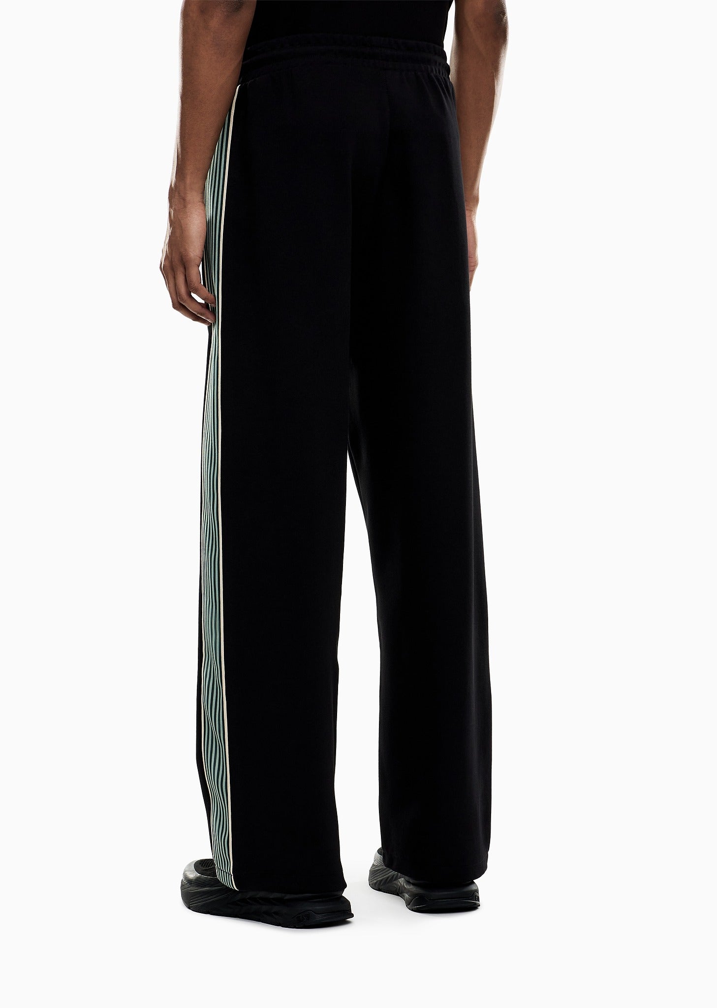 7M001509_AF12660_ea7_emporio_armani_05896_nero_3.jpg?v=1775907530