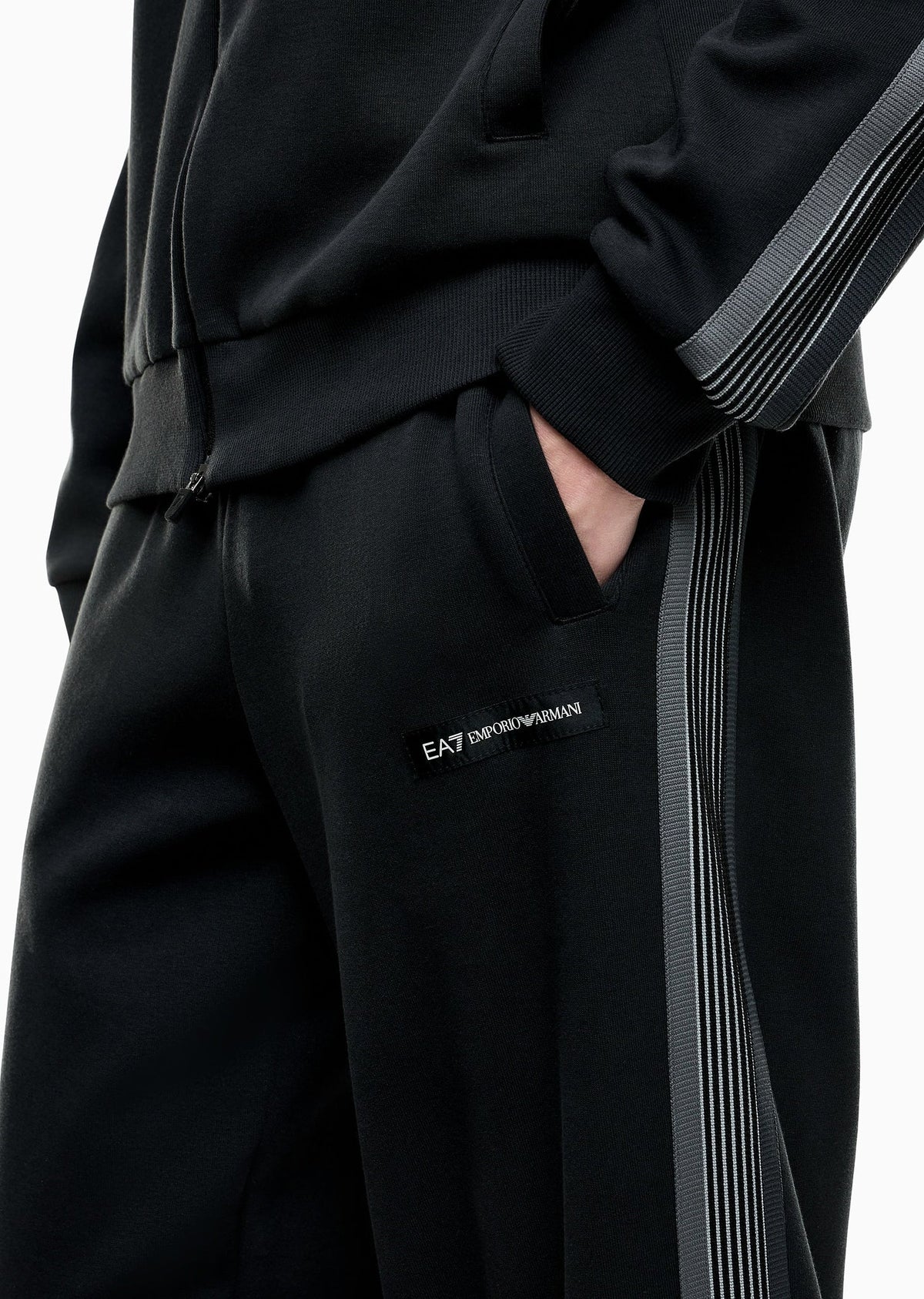 7M002221_AF12660_U8134_ea7_emporio_armani_06308_nero_7.jpg?v=1788942061