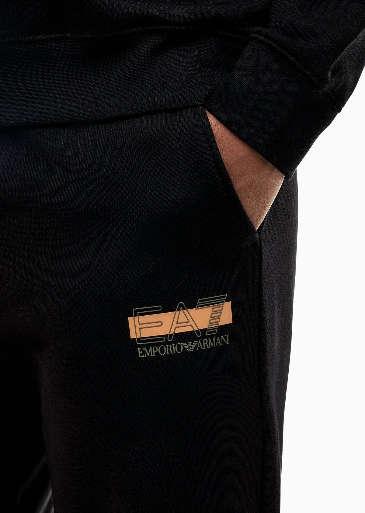 7M002428_AF10377_UC001_ea7_emporio_armani_06312_nero_7.jpg?v=1788942013