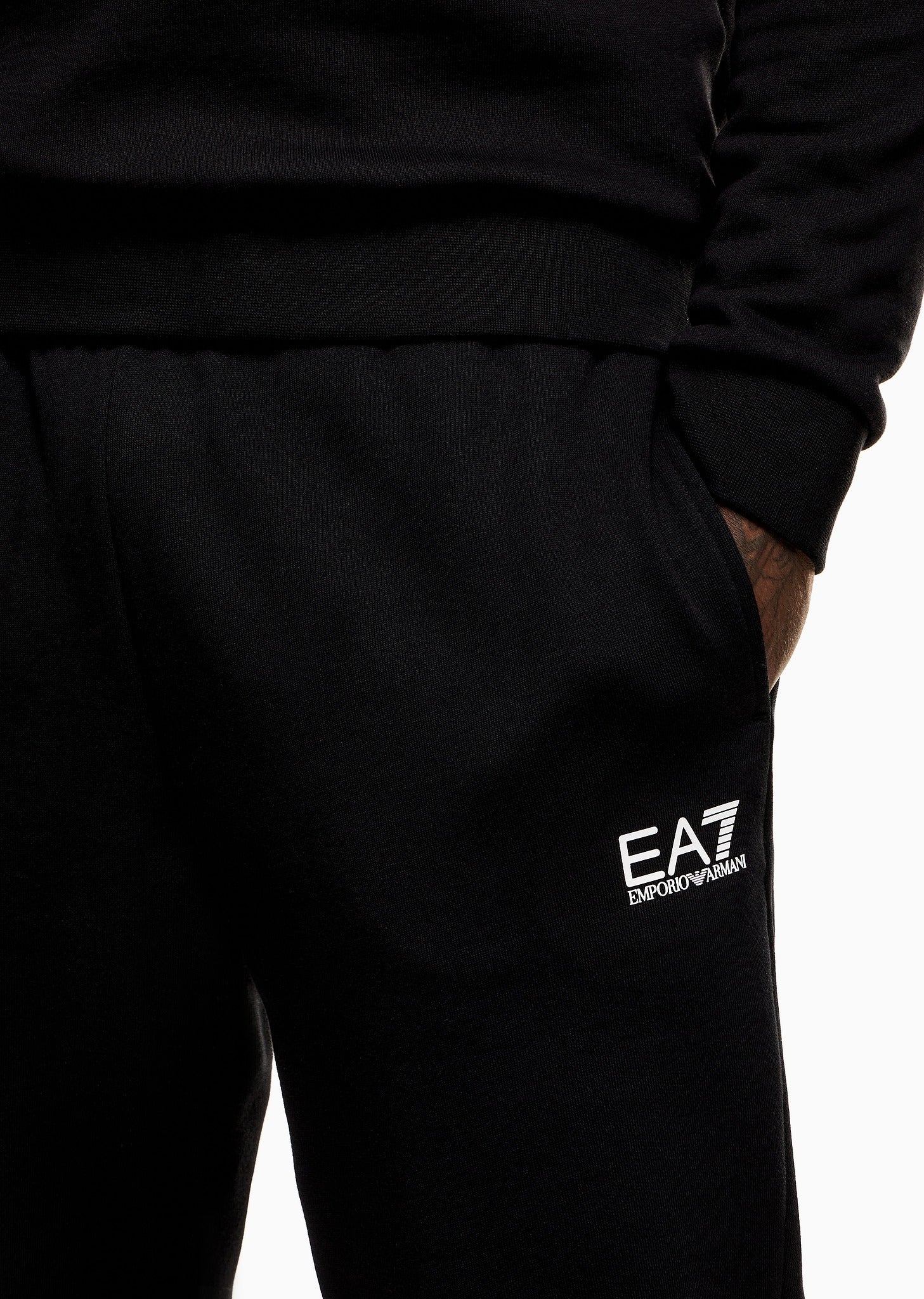 8NPP64_PJVTZ_ea7_emporio_armani_05745_nero_2.jpg?v=1779436700