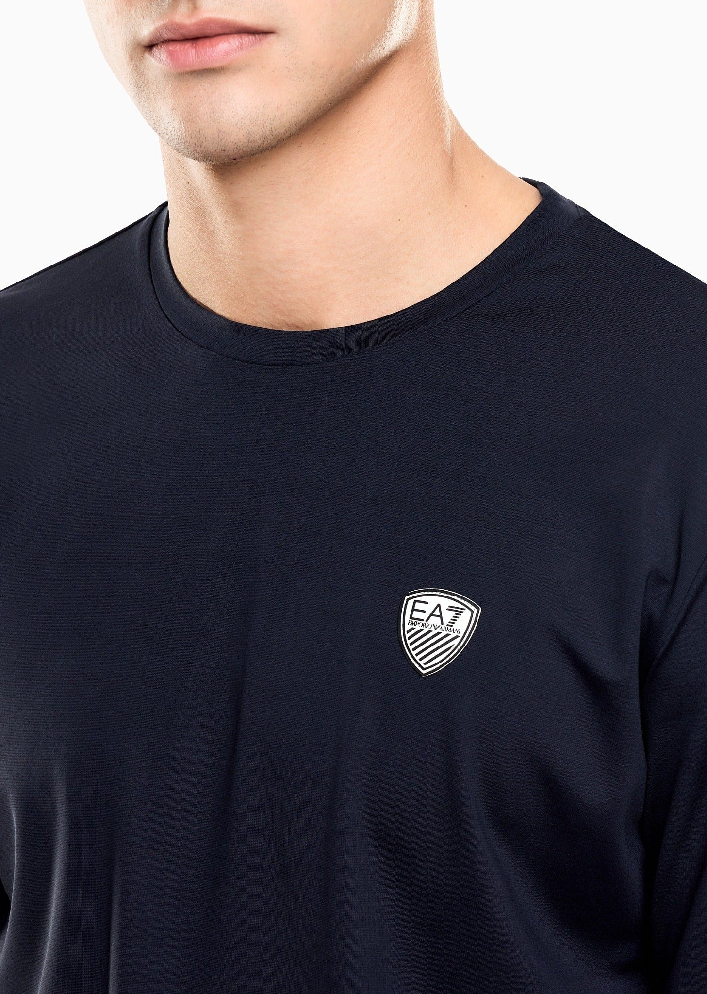 8NPT17_PJRGZ_EA7_Emporio_Armani_04200_blu_1.jpg?v=1775907538