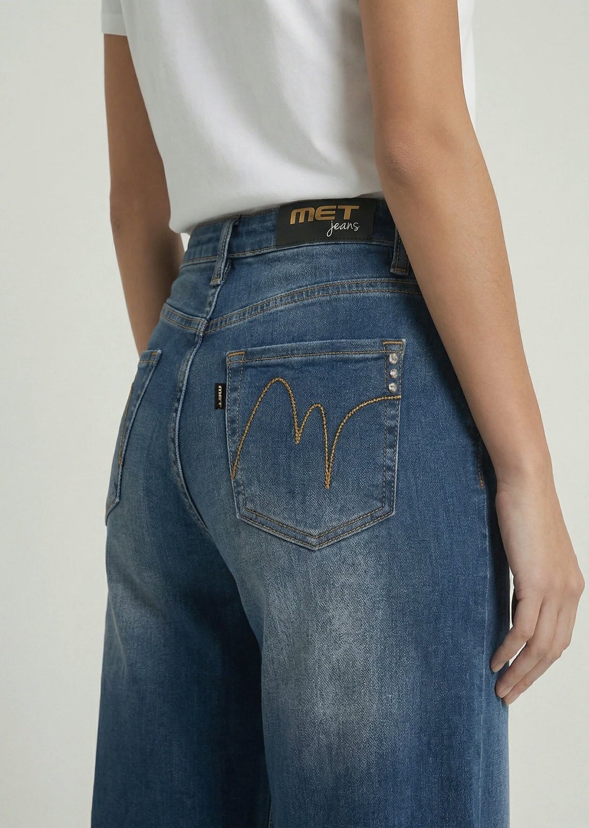 M13RAJAT1L981_met_06333_denim_2.avif?v=1790070922